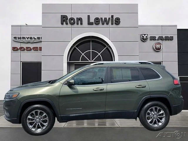 Used 2021 Green Jeep Latitude Lux image 1