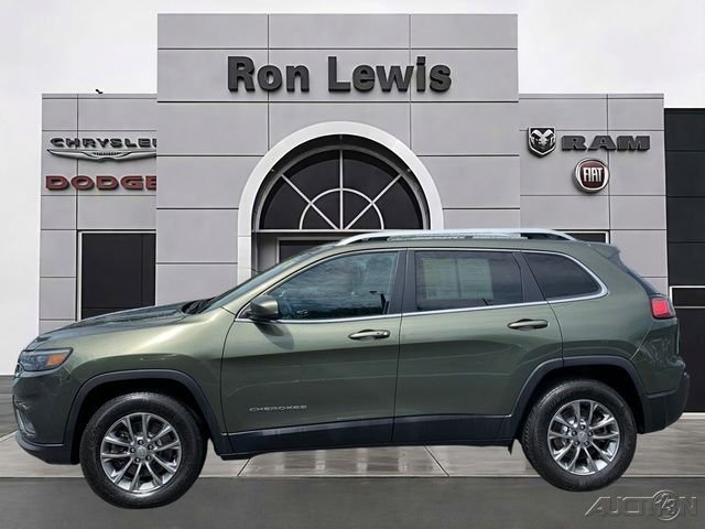 Used 2021 Green Jeep Latitude Lux image 1