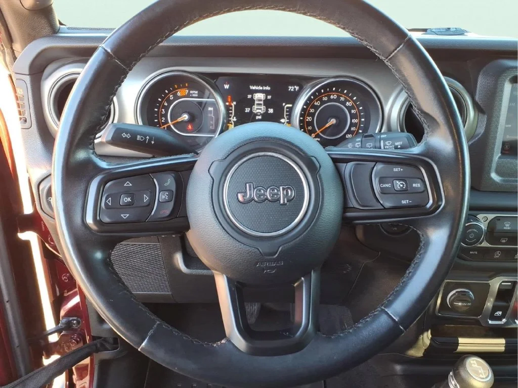 Used 2021 Red Jeep Sport S image 21