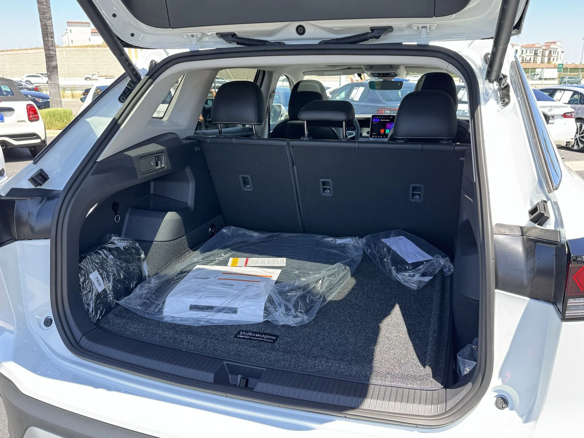 New 2026 Pure White Volkswagen SE image 34
