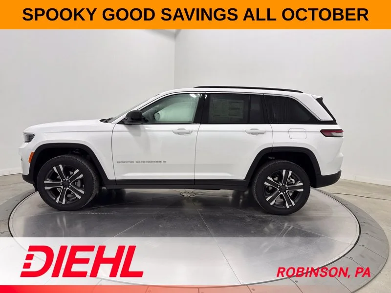 New 2027 Bright White Clear-Coat Paint Jeep Laredo X image 4