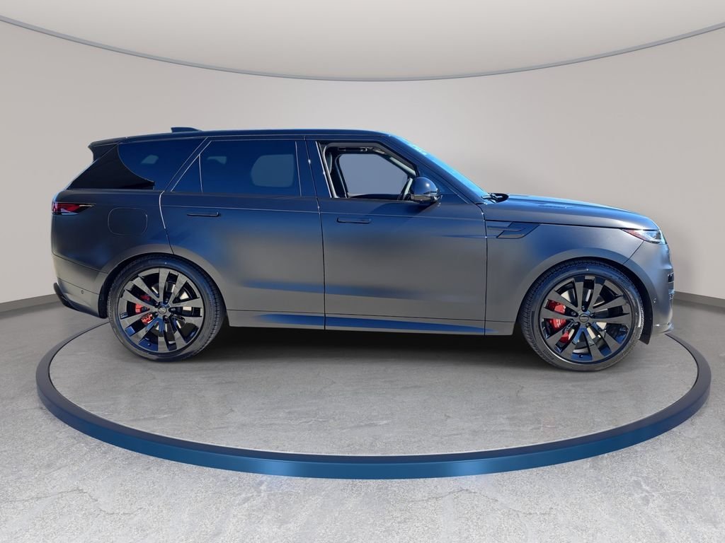 New 2026 Santorini Black LAND ROVER Dynamic SE image 4