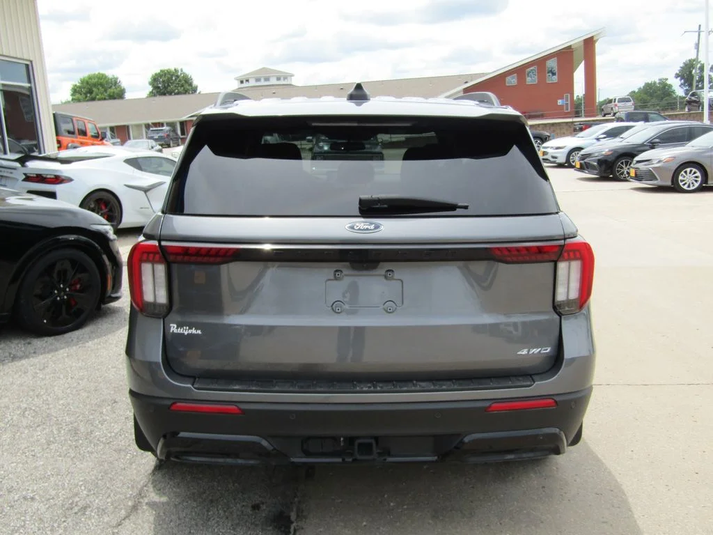 Used 2025 Gray Ford ST-Line image 4
