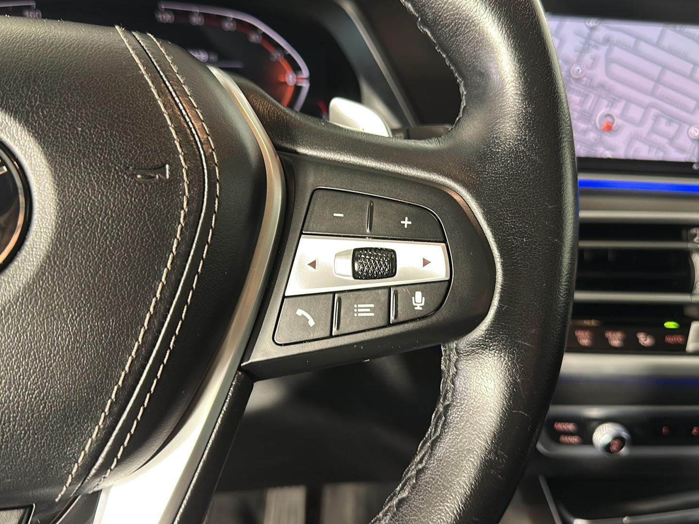 Used 2021 Jet Black BMW xDrive40i image 16