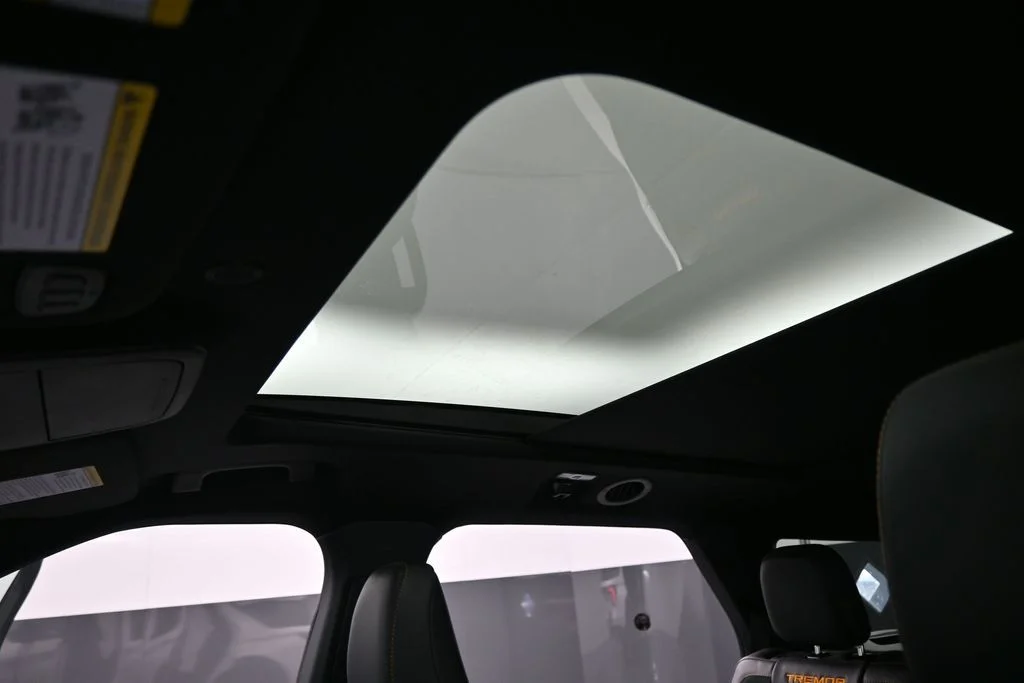 New 2026 Star White Metallic Tri-Coat Ford Tremor image 17
