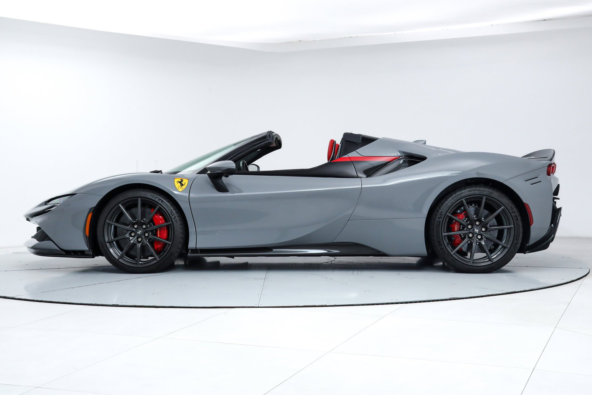 2025 Ferrari SF90 Spider photo 4