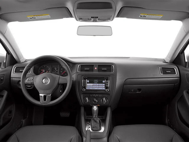 Used 2014 Black Volkswagen SE image 4