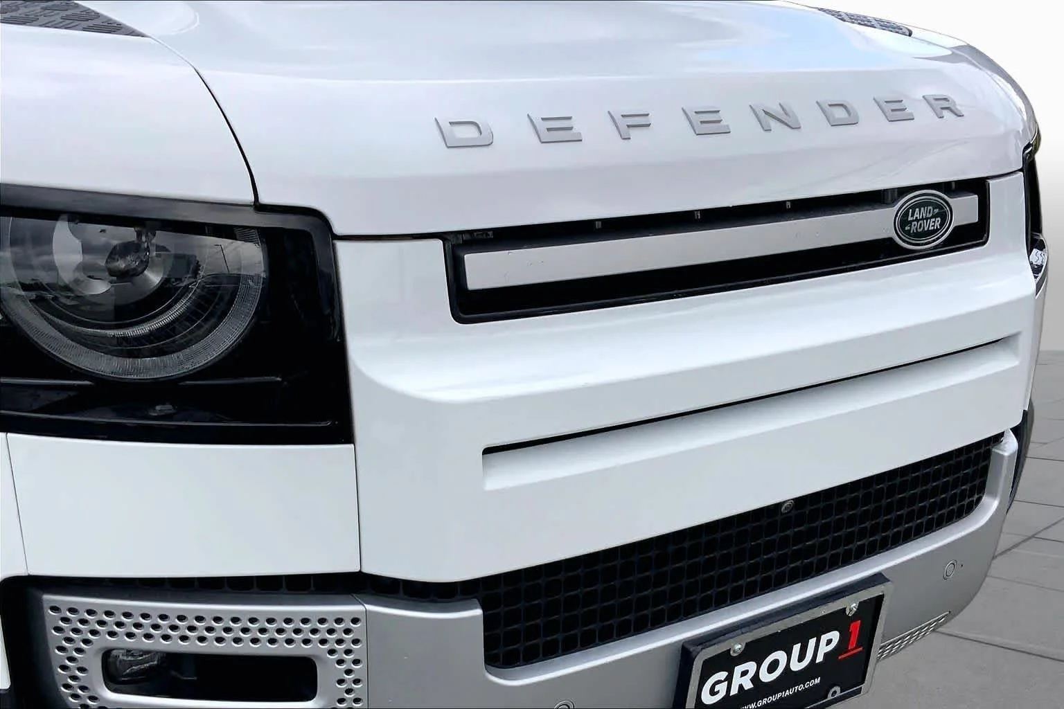 Used 2024 Fuji White Land Rover S image 30