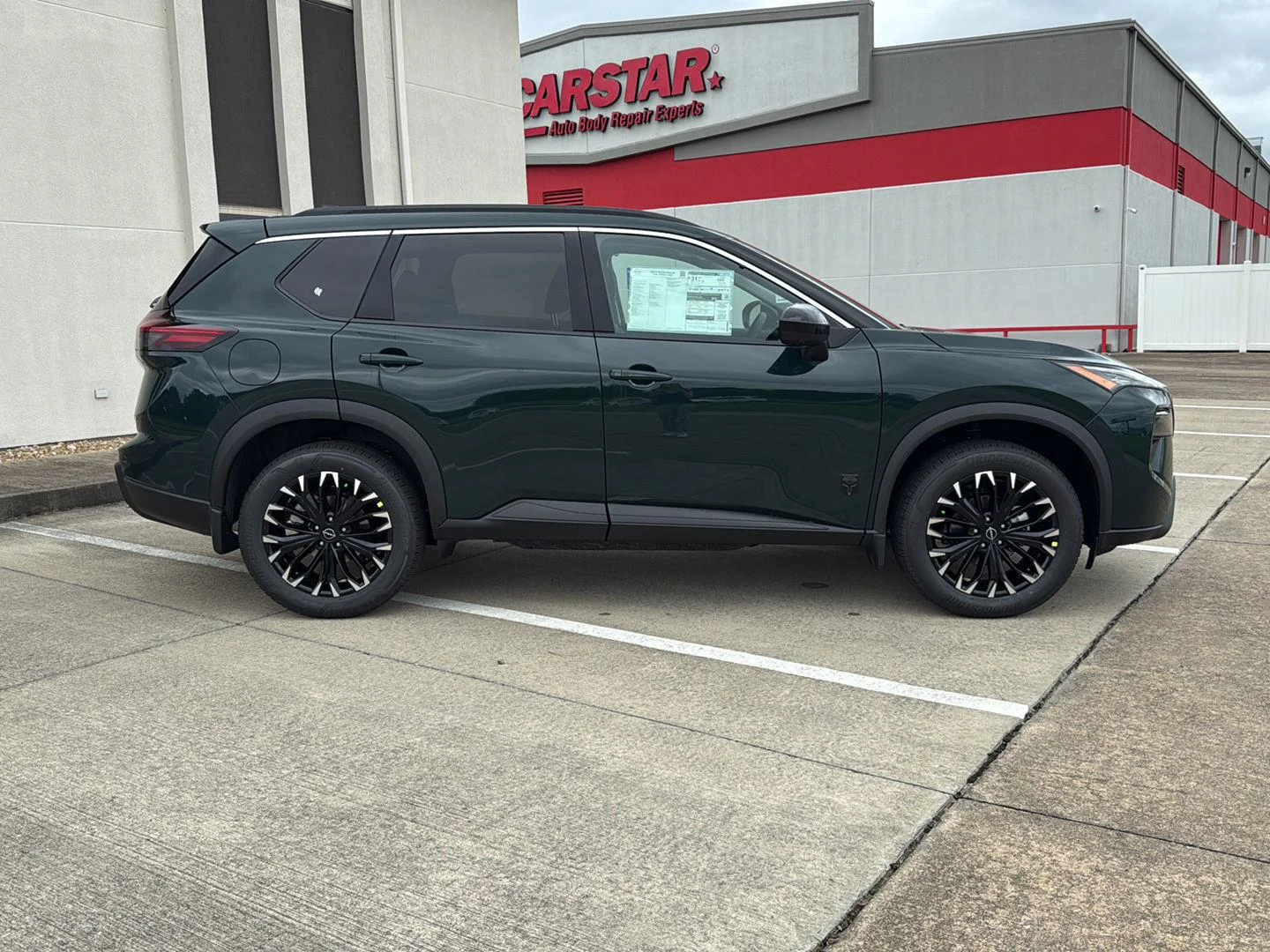 New 2026 OBSIDIAN GREEN Nissan Dark Armor image 8