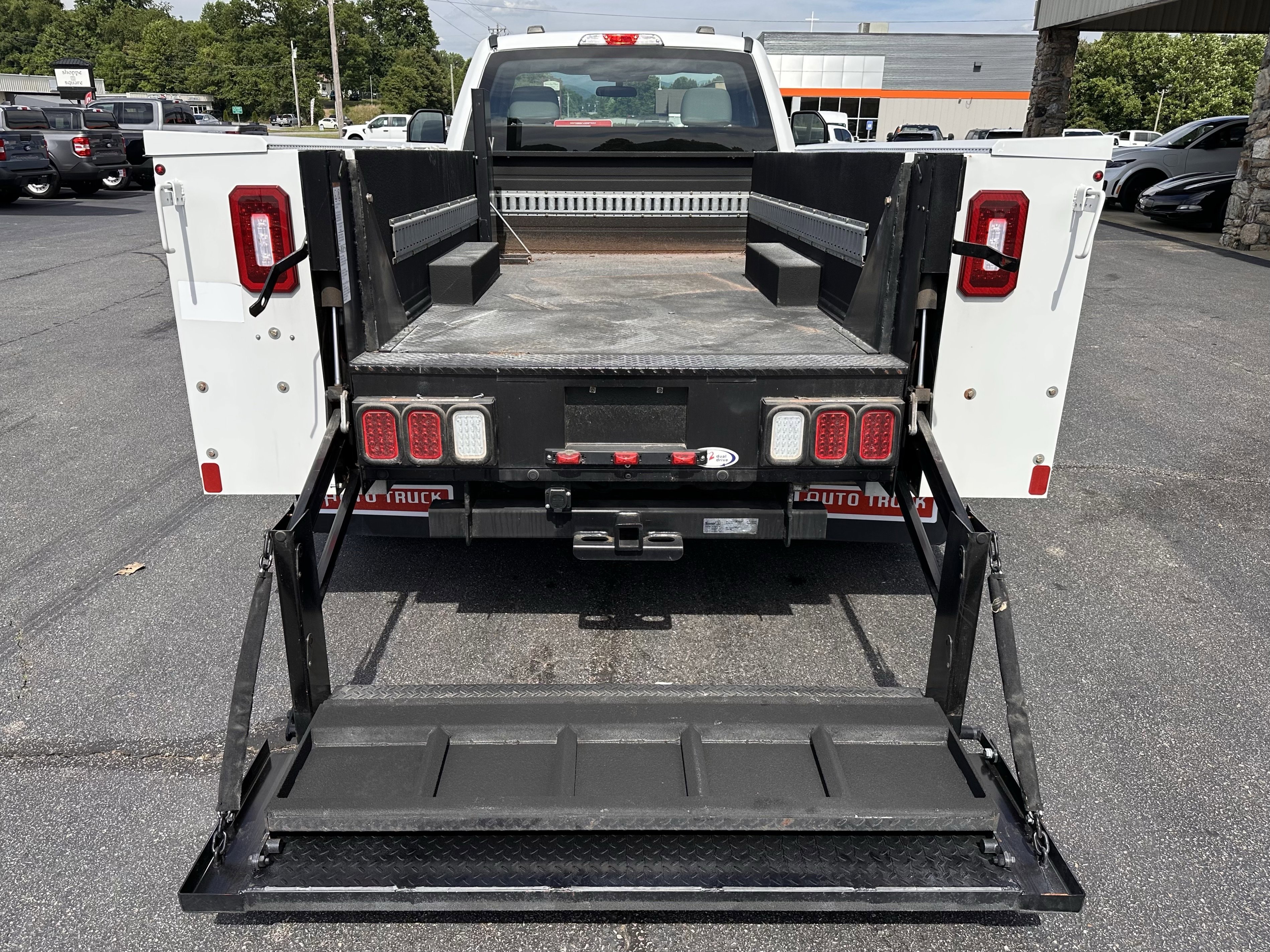Used 2022 Oxford White Ford XL 9ft Utility Body W/TommyLift image 7