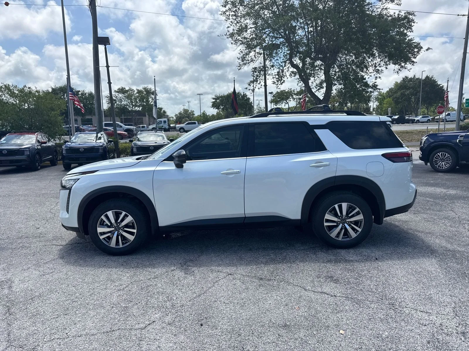New 2026 Nissan Pathfinder SL 4D Sport Utility