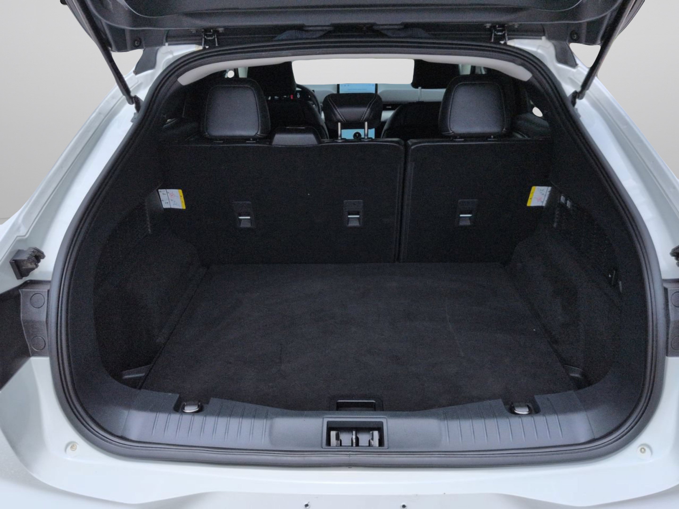 Used 2023 White Metallic Ford Select image 16