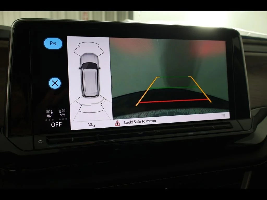 New 2026 Silver Volkswagen SE w/Technology image 20