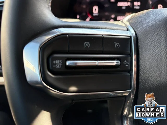 Used 2025 White GMC Elevation image 10