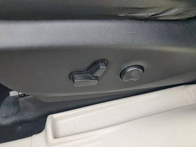 Used 2021 White Chrysler Touring image 7
