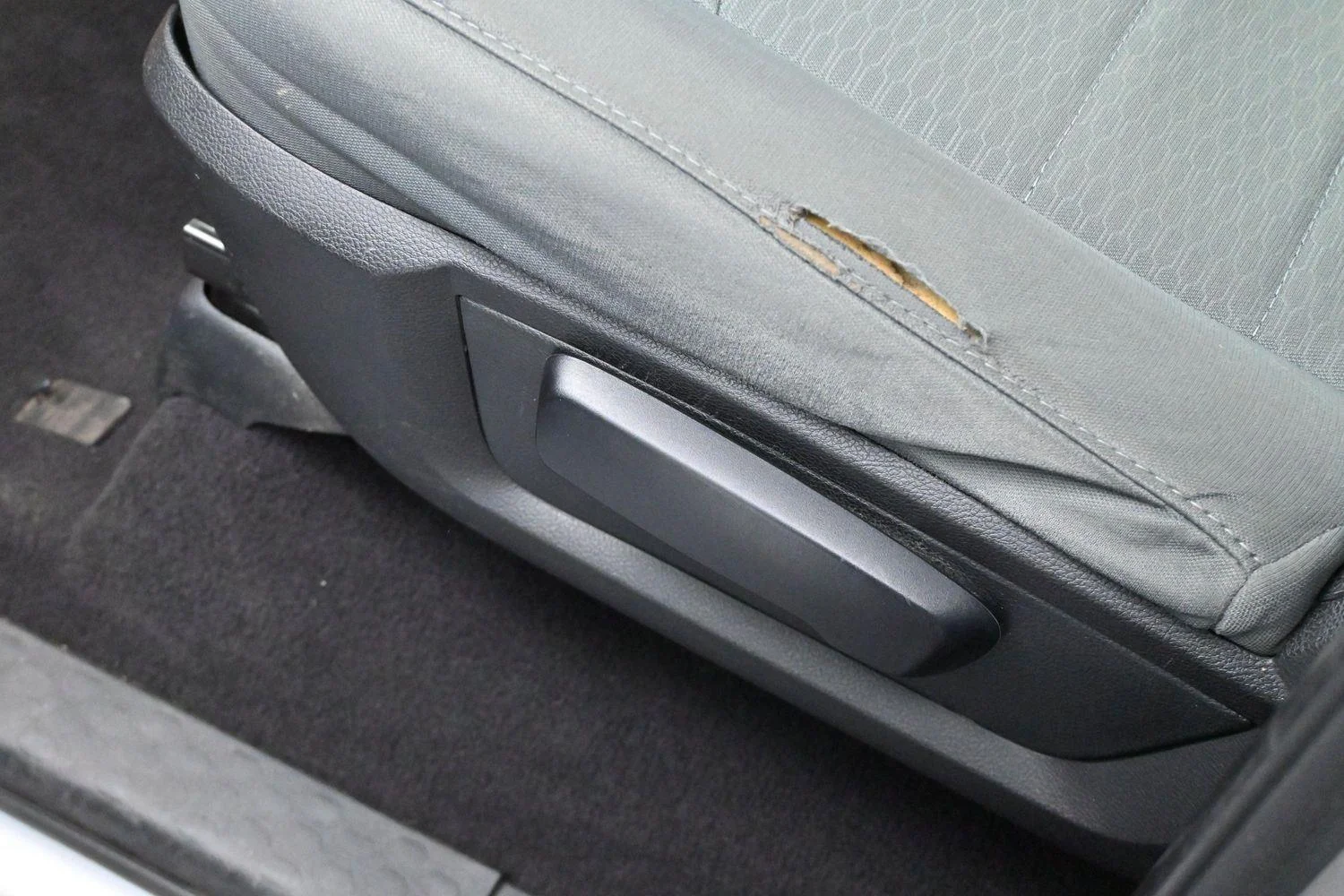 Used 2015 Bright Silver Metallic Clearcoat Ram SLT image 13