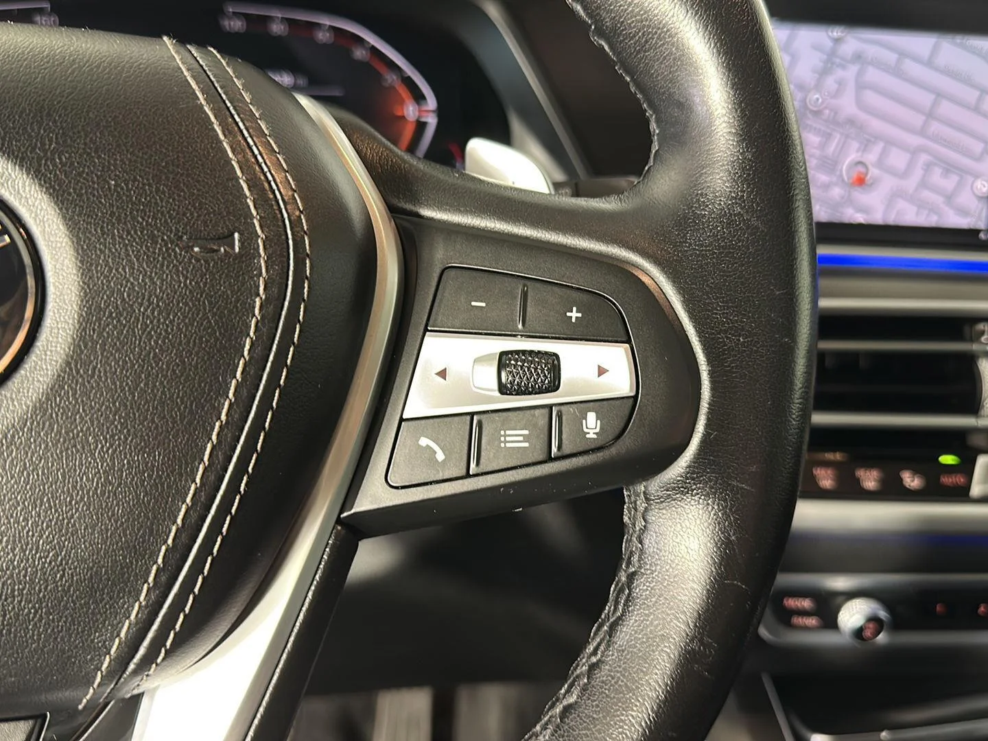 Used 2021 Jet Black BMW xDrive40i image 16