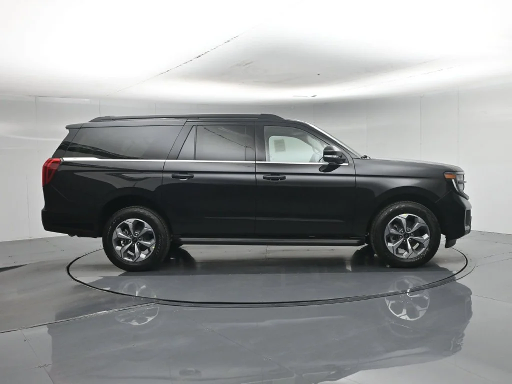 New 2027 Agate Black Metallic Ford Active image 30