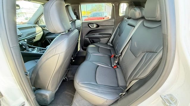 New 2026 Bright White Clearcoat Jeep Latitude image 24