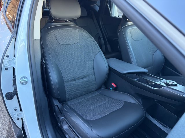 Certified Used 2024 Snow White Pearl Kia Light image 22