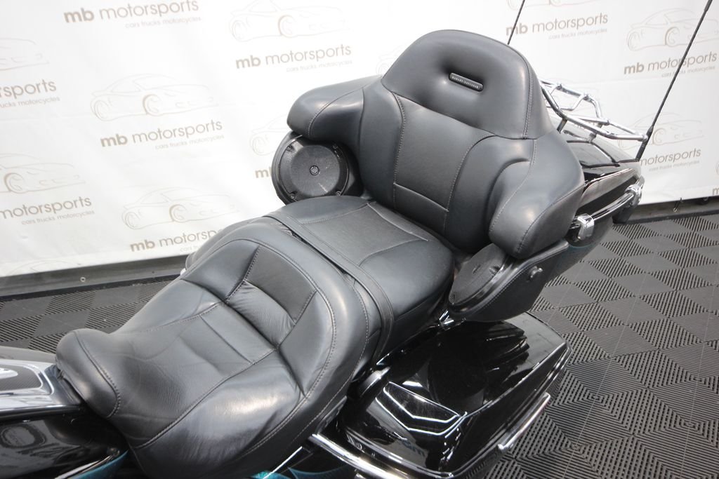 Used 2015 Gray Harley-Davidson FLHTKSE image 17
