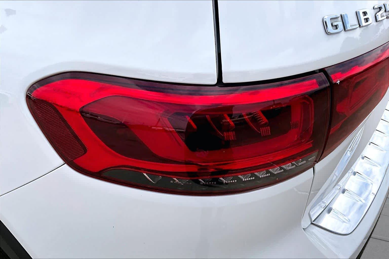 Used 2020 Polar White Mercedes-Benz GLB 250 image 29