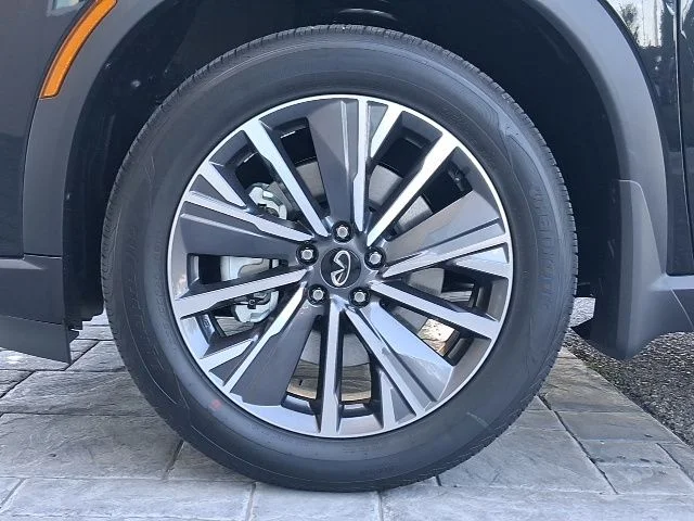 New 2026 MINERAL BLACK INFINITI Luxe FWD image 25