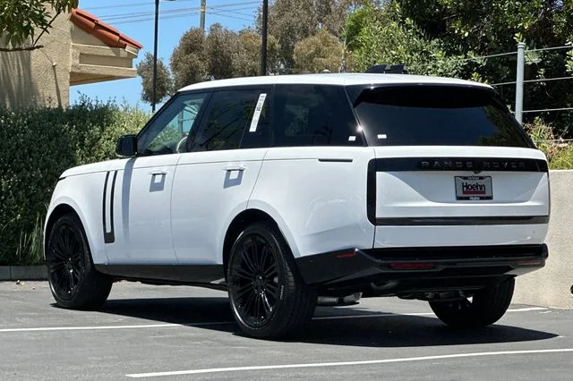 New 2026 Ostuni Pearl White Land Rover SE image 3