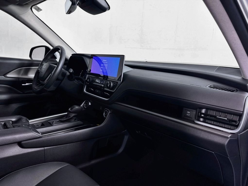 Used 2024  Toyota XLE image 35