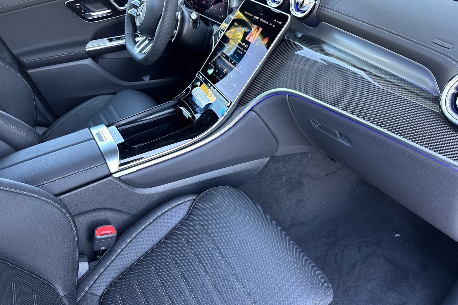 New 2027 Polar White Mercedes-Benz GLC 350e image 8