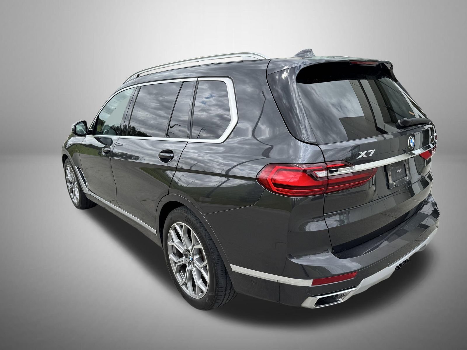 Used 2021 Gray BMW xDrive40i image 3