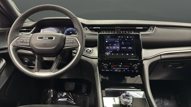 Used 2024 Silver Jeep Altitude X image 11