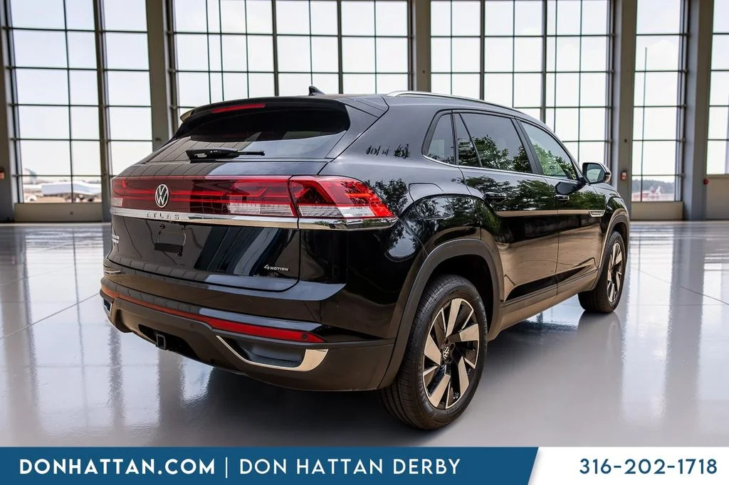 Used 2024 Black Volkswagen 2.0T SE w/Technology image 38