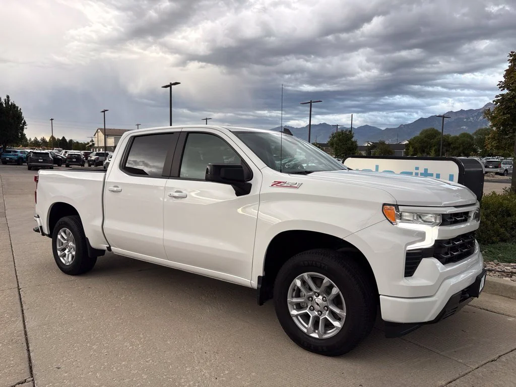 Used 2022 White Chevrolet RST image 1
