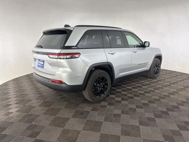 Used 2025 Silver Jeep Altitude image 6