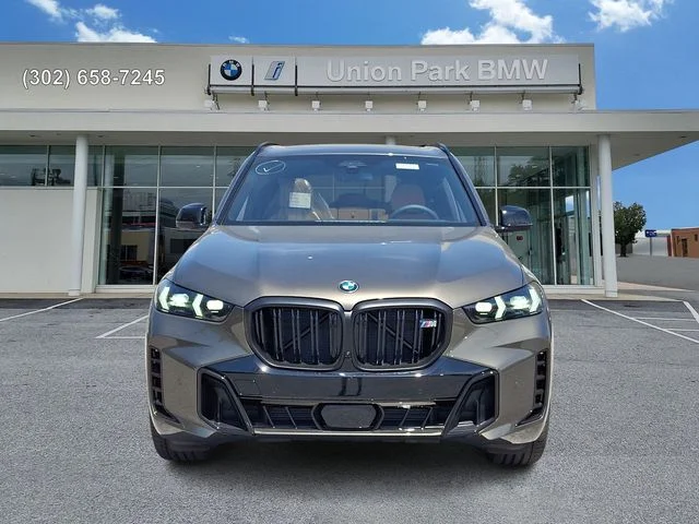 New 2026 Manhattan Green Metallic BMW M60i image 2