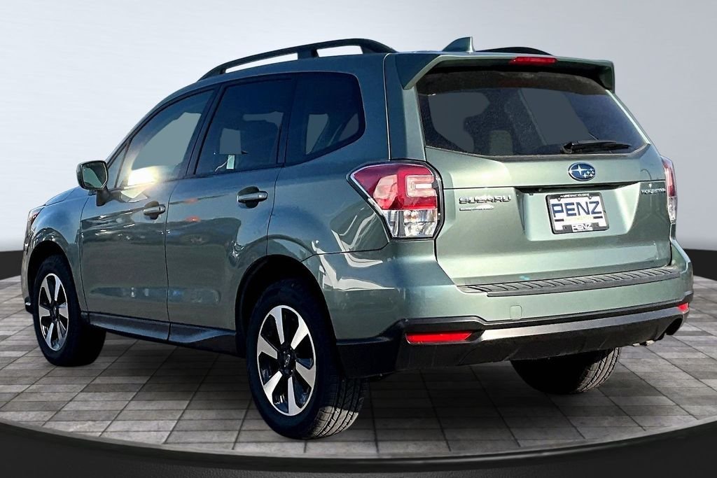 Used 2018 Green Subaru 2.5i Premium image 4