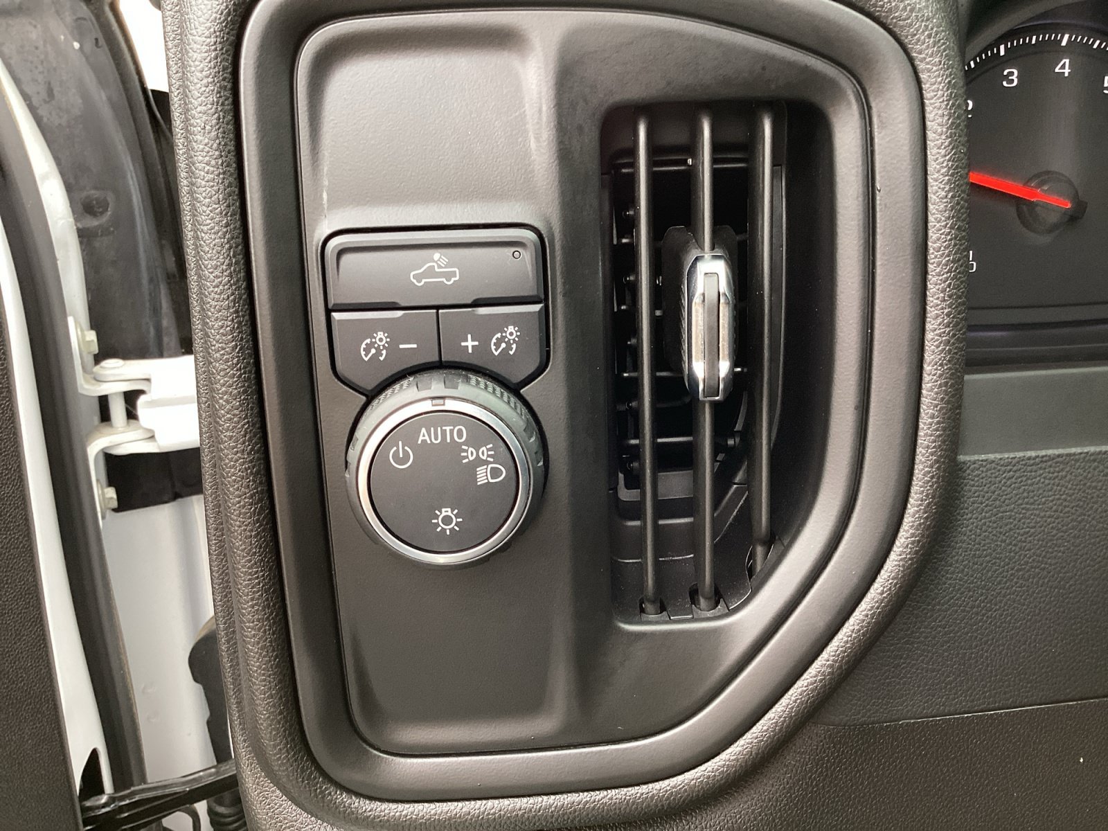 Used 2025 Summit White Chevrolet Custom image 28