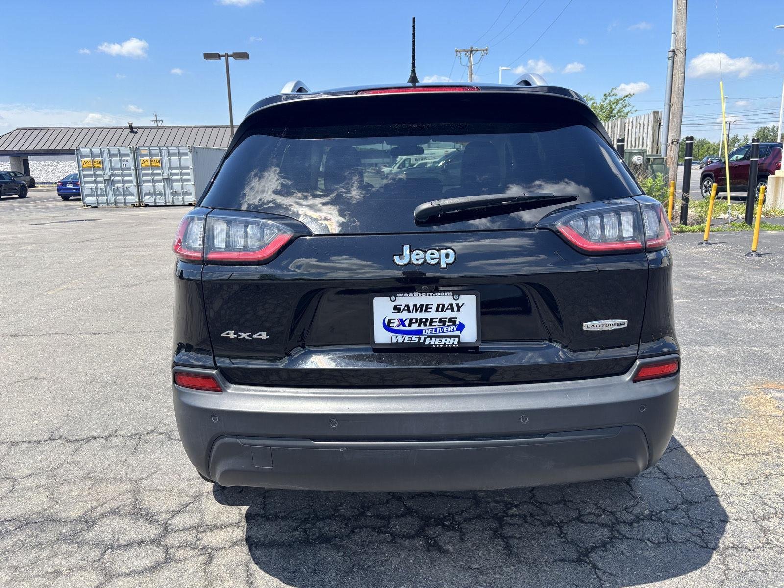 Used 2019 Diamond Black Crystal Pearlcoa Jeep Latitude Plus image 6