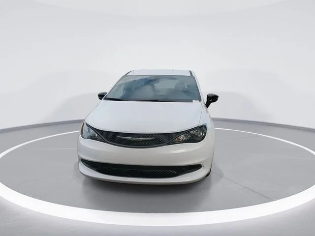 New 2025 Bright White Clear-Coat Exterior Paint Chrysler LX image 3