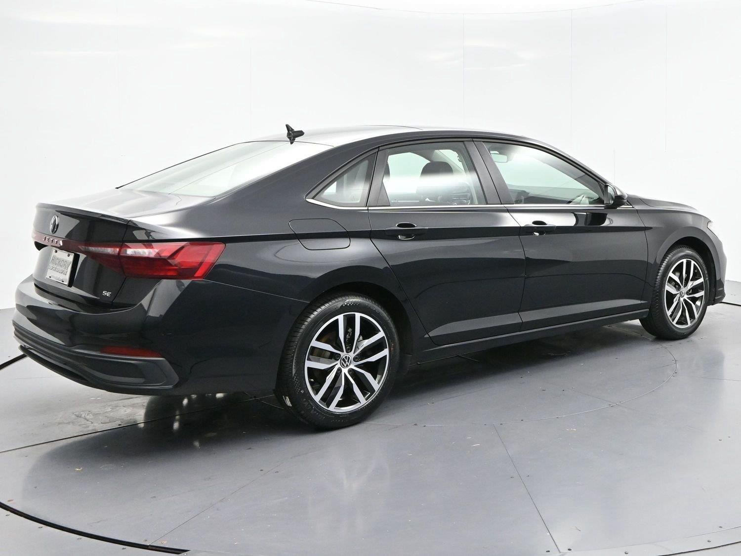 Used 2025 Deep Black Pearl Volkswagen SE image 7