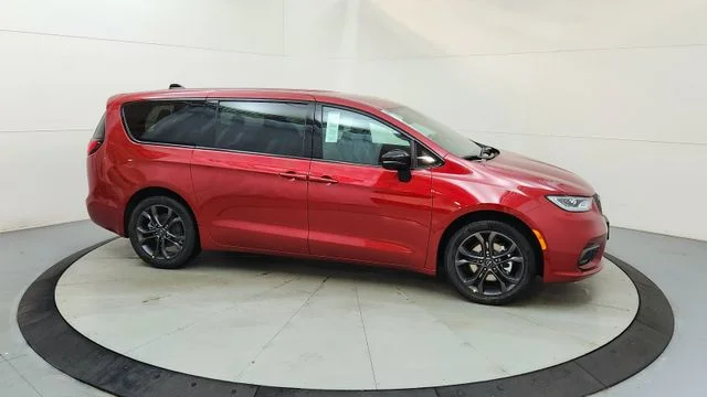 New 2026 Red Hot Pearl-Coat Exterior Paint Chrysler Select image 13