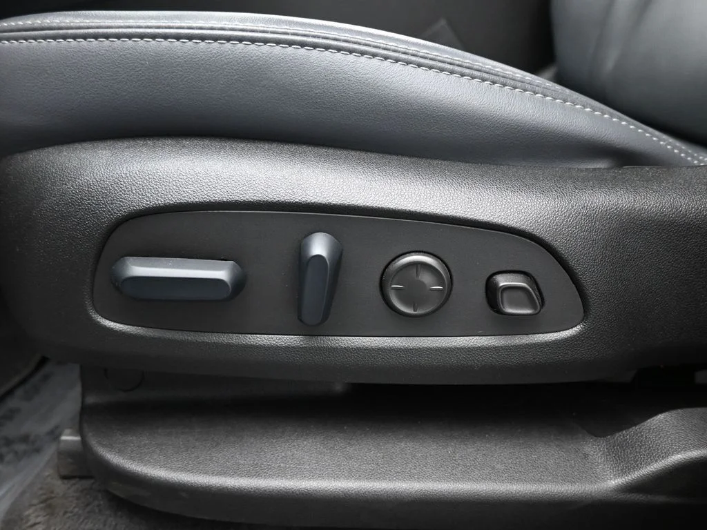 Used 2024 White Buick Premium Group image 11