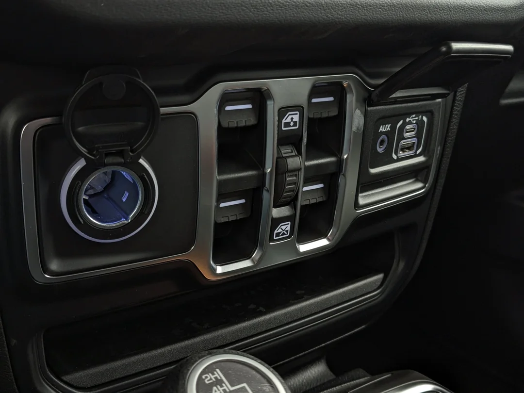 New 2026 Grey Jeep Sahara - - 4x4 - Body- Color Top - Side Steps - 2.0L Turbo - Remote Start & More! image 18