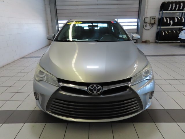 Used 2016 Silver Toyota LE image 17
