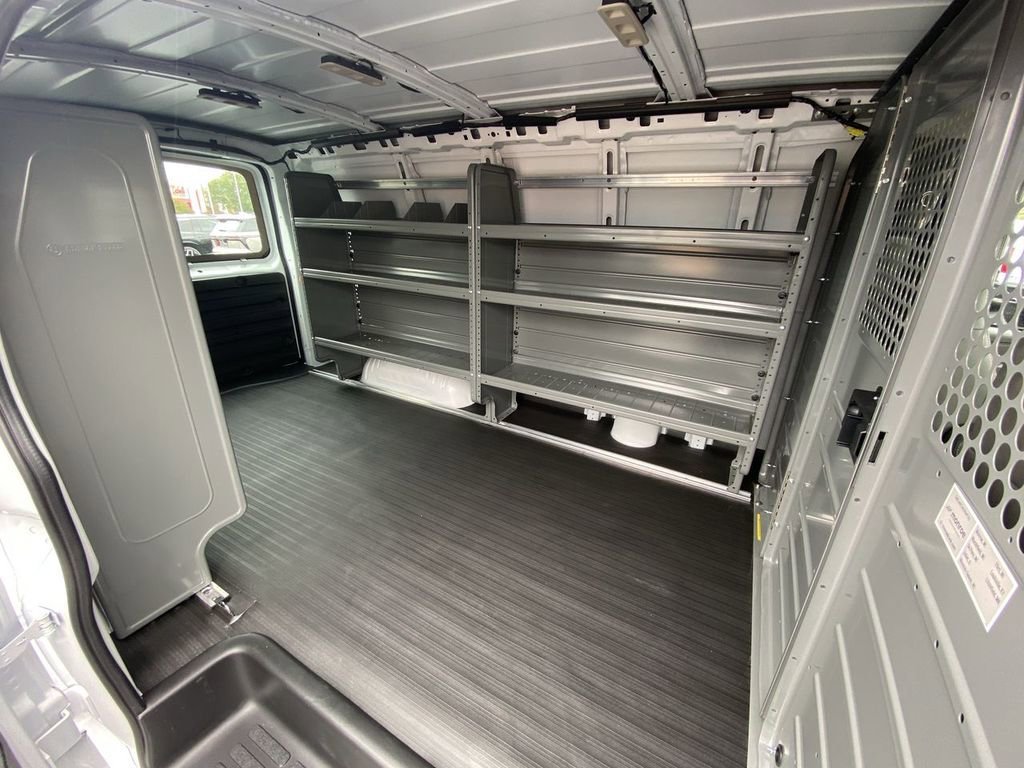 2025 Chevrolet Express Cargo Work Van - Photo 28