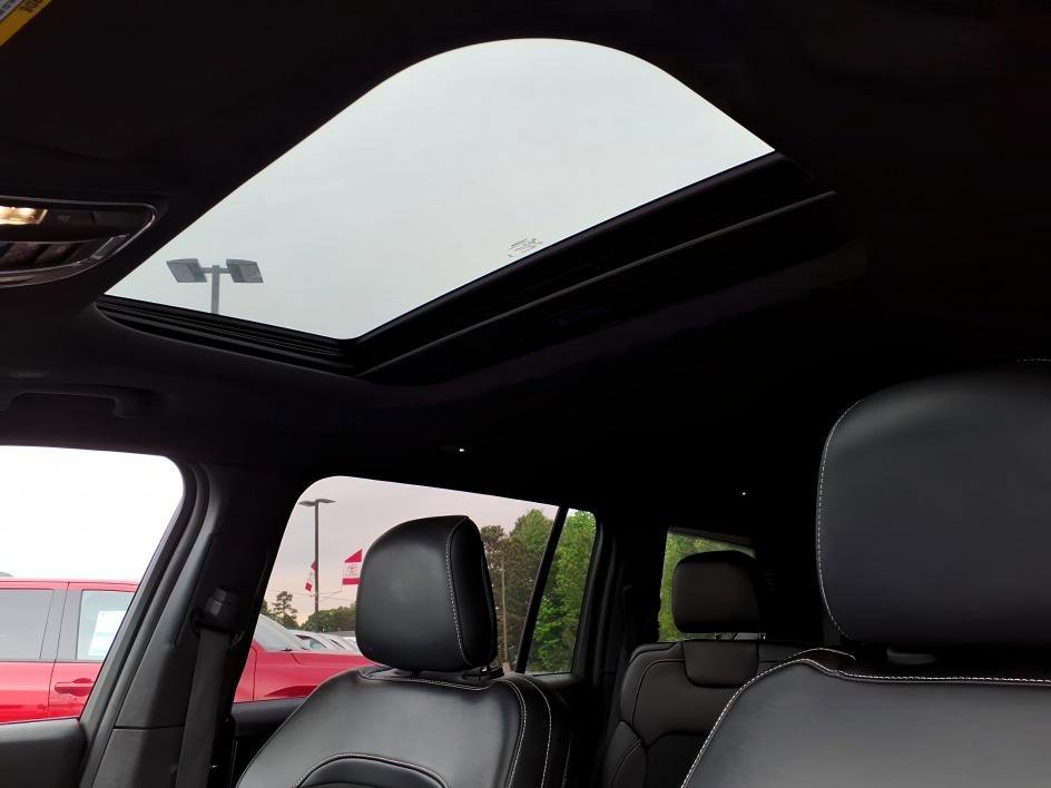 Used 2024 Bright White Clearcoat Jeep Altitude X image 15