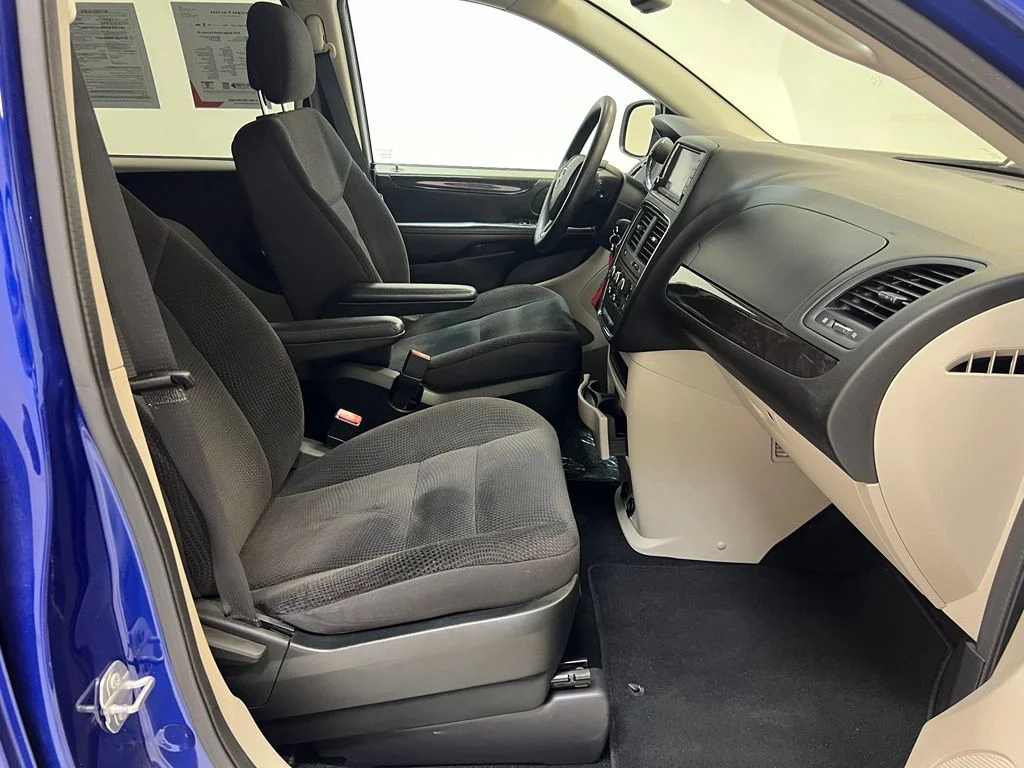 Used 2018 Blue Dodge SE image 30