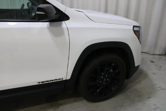Used 2023 SUMMIT WHITE GMC SLE image 34