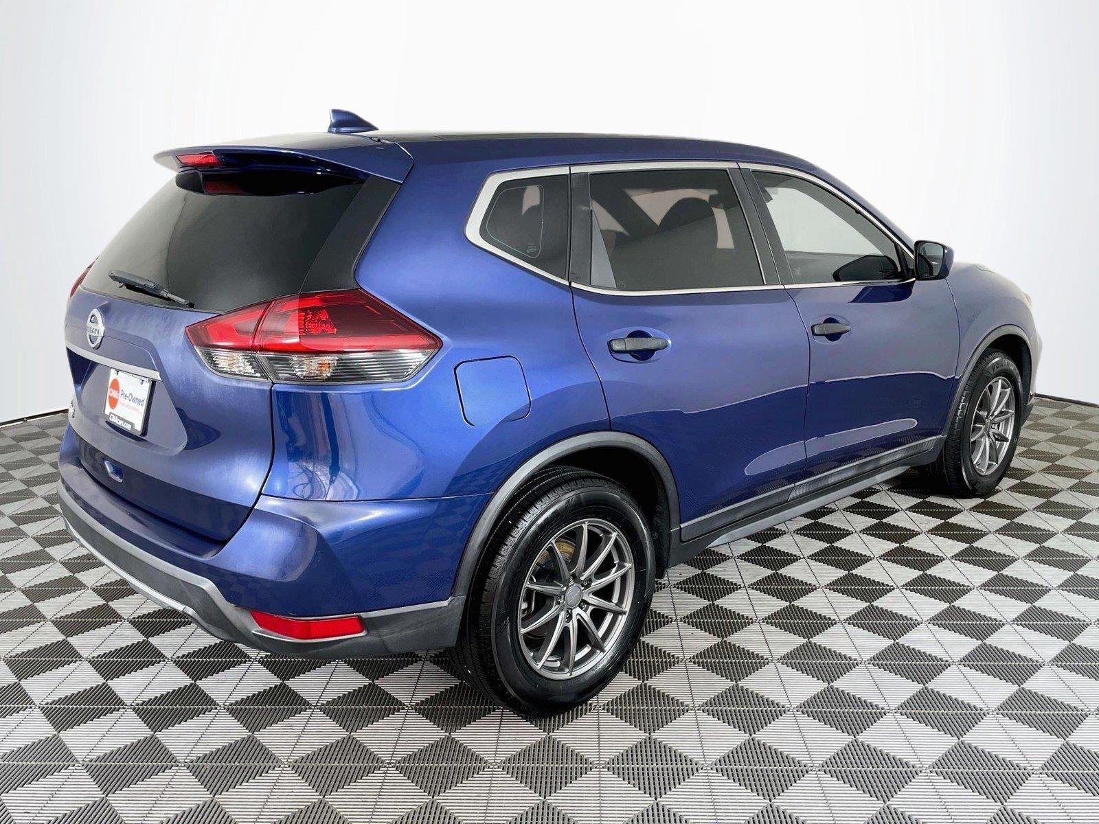 Used 2020 Caspian Blue Metallic Nissan S image 9